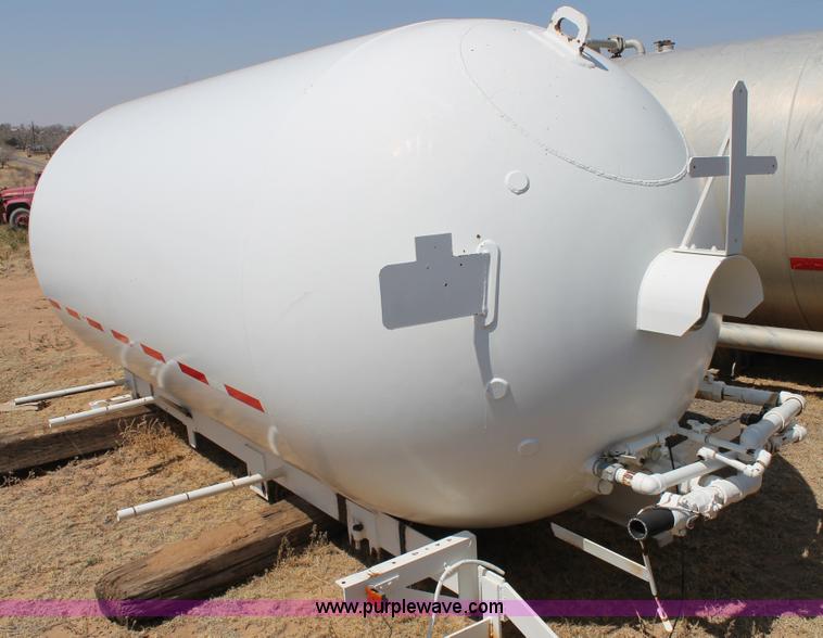 image for item C3789 1996 Arrow propane tank