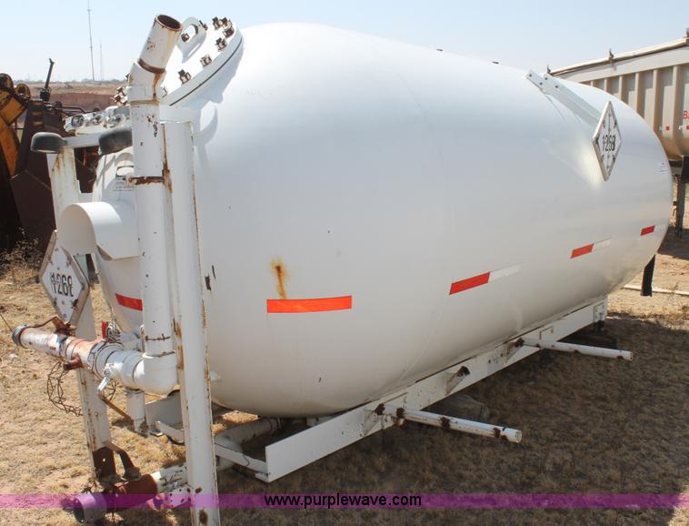 image for item C3790 1997 Arrow propane tank