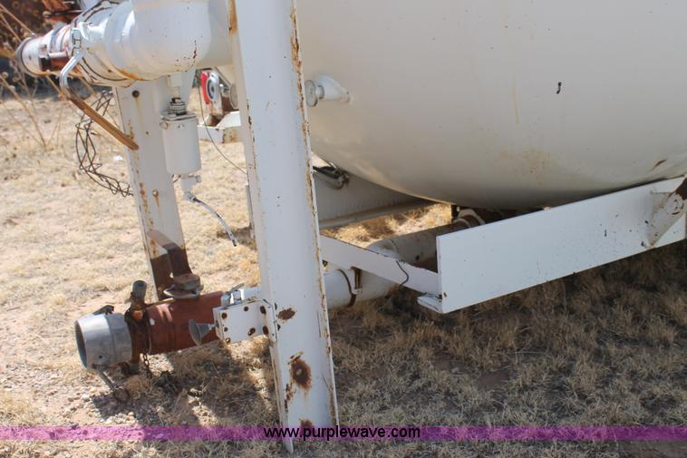 image for item C3790 1997 Arrow propane tank