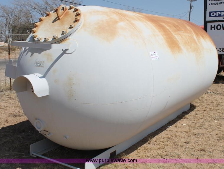 image for item C3791 1997 Arrow propane tank