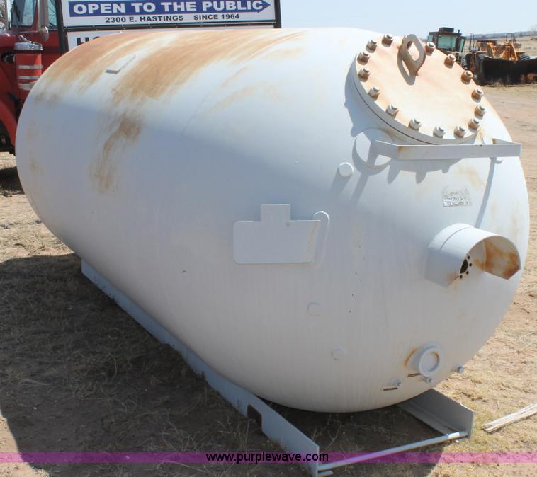 image for item C3791 1997 Arrow propane tank