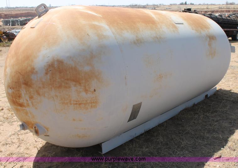 image for item C3791 1997 Arrow propane tank