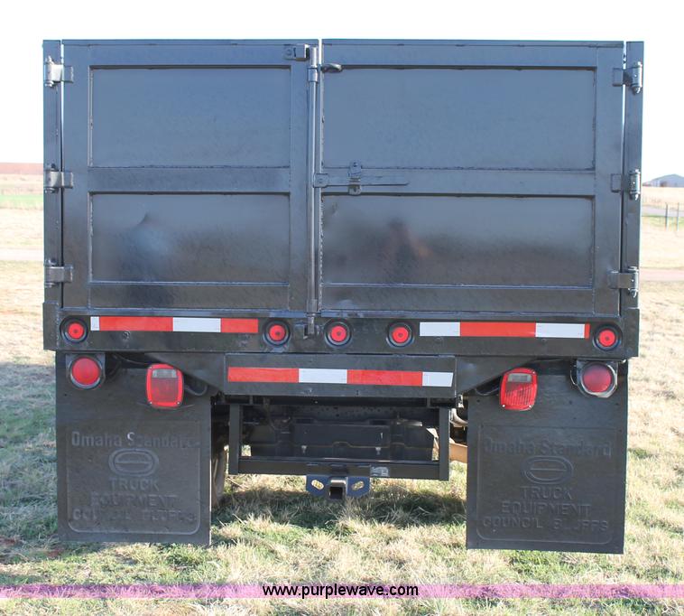 image for item C3795 2007 Ford F350 Super Duty dump bed truck