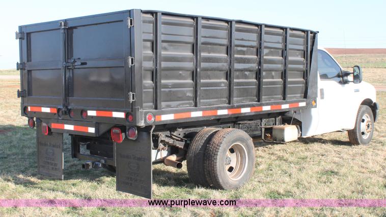 image for item C3795 2007 Ford F350 Super Duty dump bed truck
