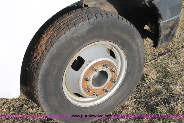 image for item C3795 2007 Ford F350 Super Duty dump bed truck