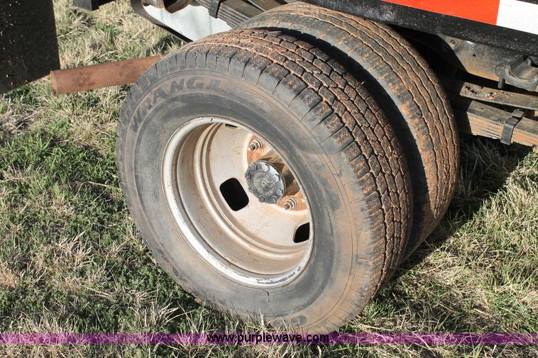 image for item C3795 2007 Ford F350 Super Duty dump bed truck