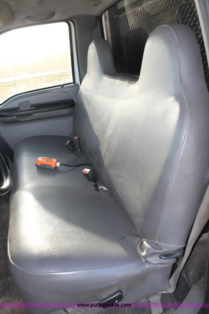 image for item C3795 2007 Ford F350 Super Duty dump bed truck