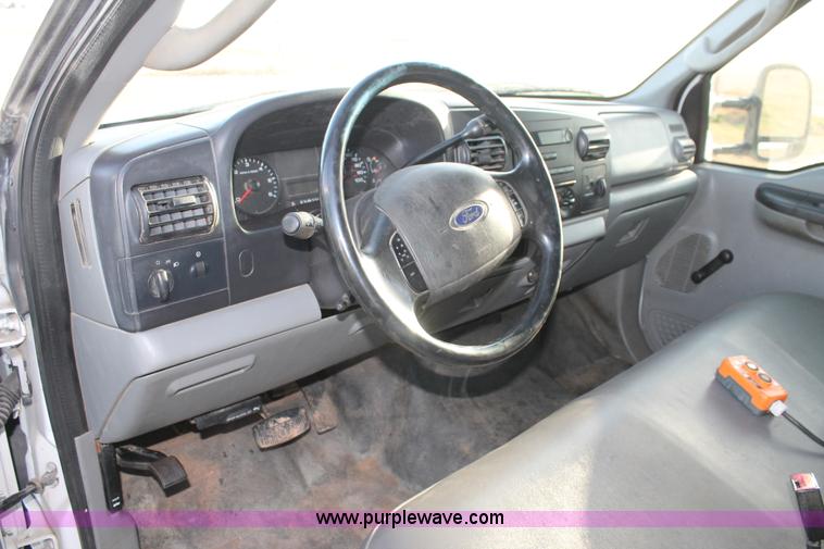 image for item C3795 2007 Ford F350 Super Duty dump bed truck