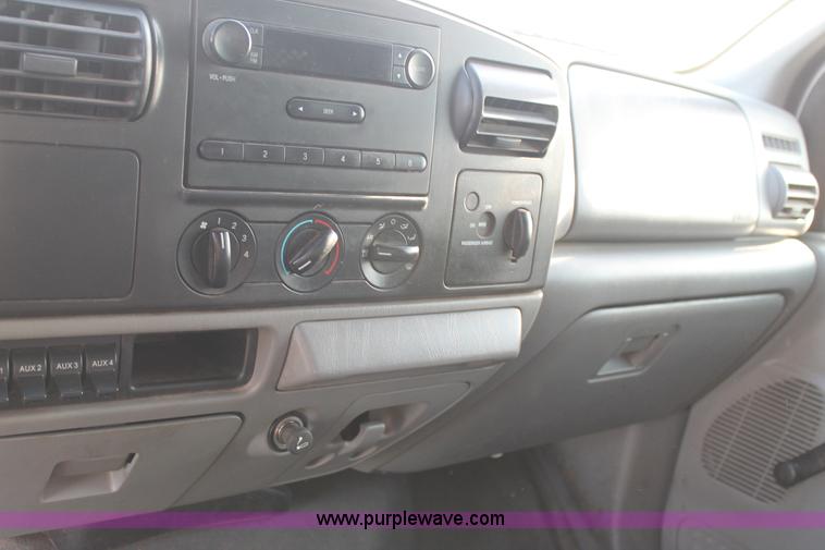 image for item C3795 2007 Ford F350 Super Duty dump bed truck