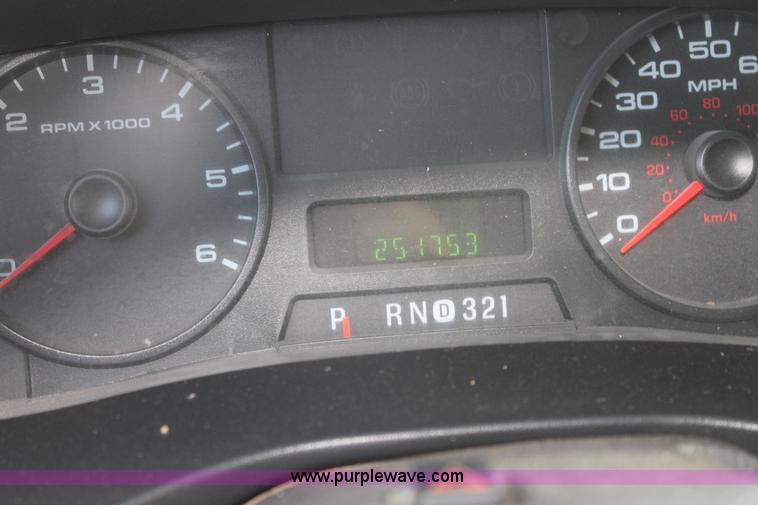 image for item C3795 2007 Ford F350 Super Duty dump bed truck