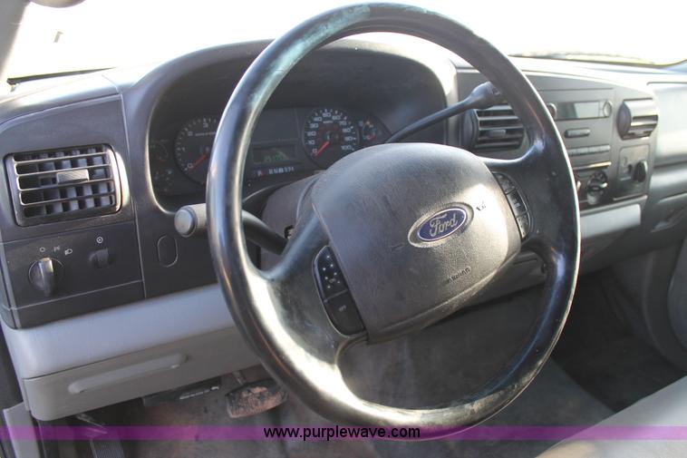 image for item C3795 2007 Ford F350 Super Duty dump bed truck