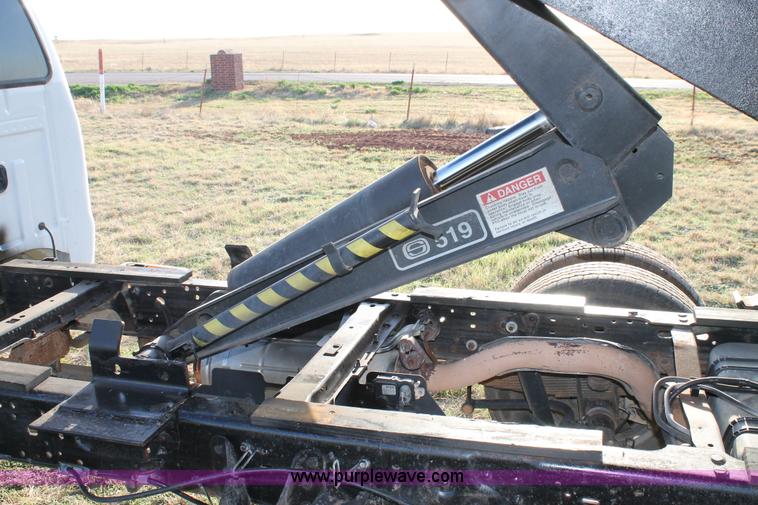 image for item C3795 2007 Ford F350 Super Duty dump bed truck