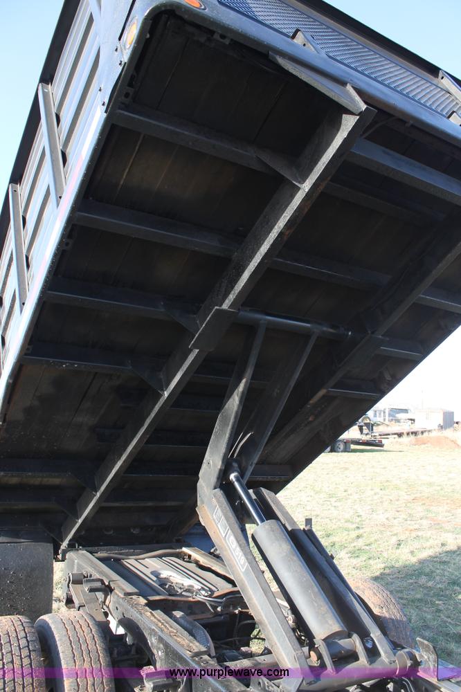 image for item C3795 2007 Ford F350 Super Duty dump bed truck