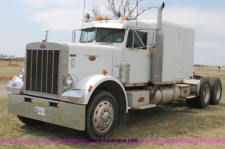 image for item C3796 1972 Peterbilt 359M semi truck