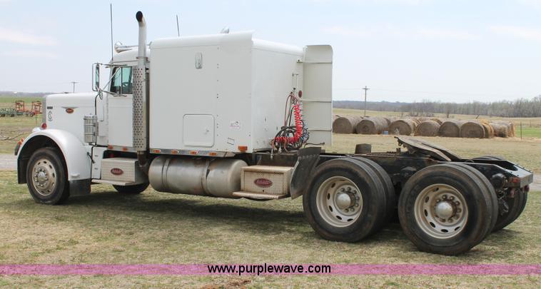 image for item C3796 1972 Peterbilt 359M semi truck