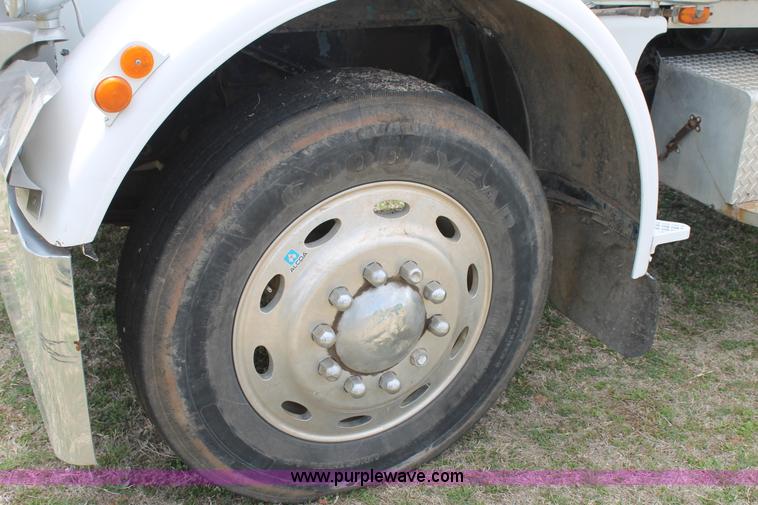 image for item C3796 1972 Peterbilt 359M semi truck