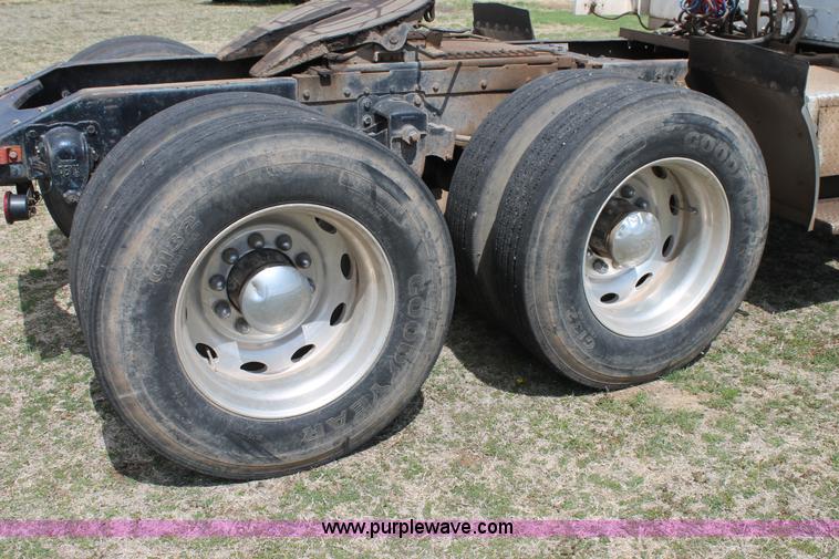 image for item C3796 1972 Peterbilt 359M semi truck