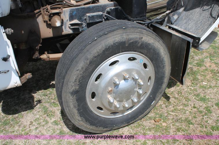 image for item C3796 1972 Peterbilt 359M semi truck