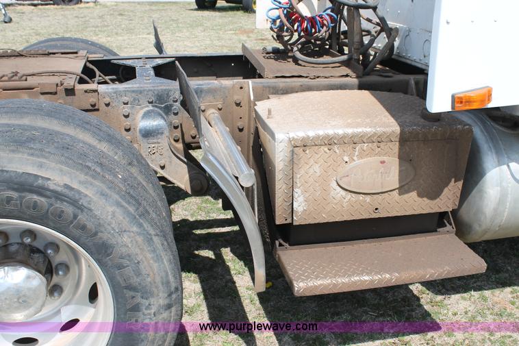 image for item C3796 1972 Peterbilt 359M semi truck