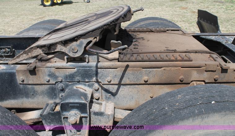 image for item C3796 1972 Peterbilt 359M semi truck