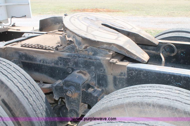 image for item C3796 1972 Peterbilt 359M semi truck