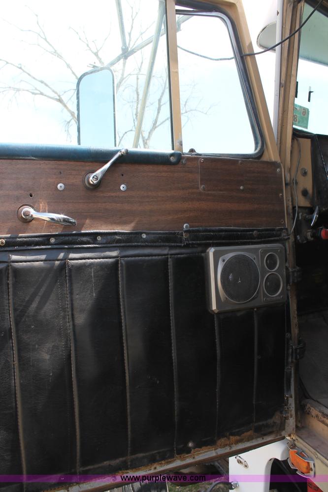 image for item C3796 1972 Peterbilt 359M semi truck