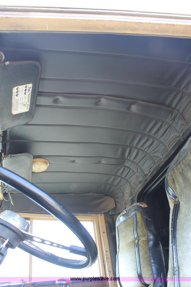 image for item C3796 1972 Peterbilt 359M semi truck