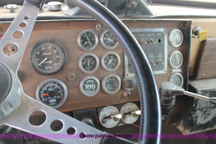 image for item C3796 1972 Peterbilt 359M semi truck