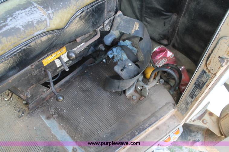 image for item C3796 1972 Peterbilt 359M semi truck