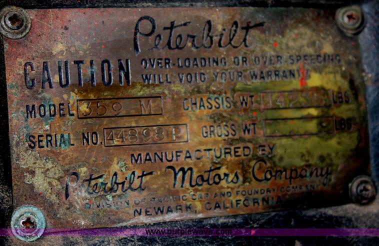 image for item C3796 1972 Peterbilt 359M semi truck