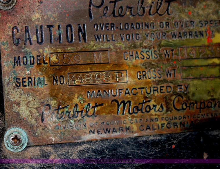 image for item C3796 1972 Peterbilt 359M semi truck