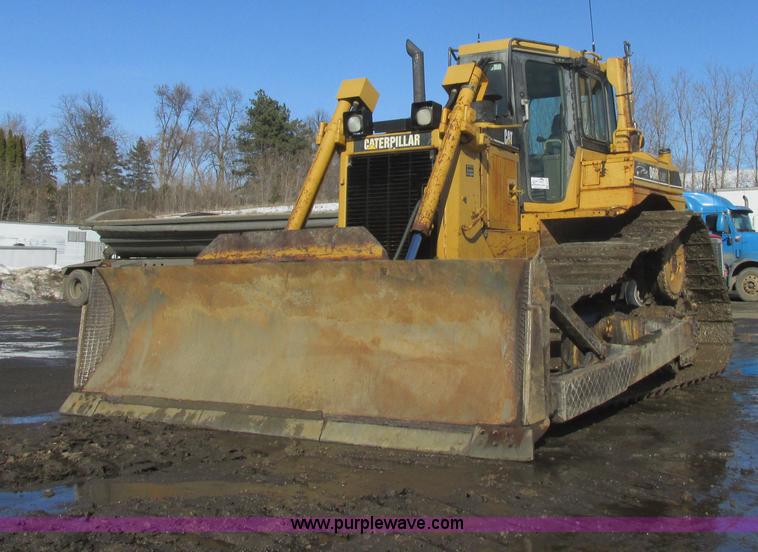 image for item E5307 1998 Caterpillar D6R LGP dozer