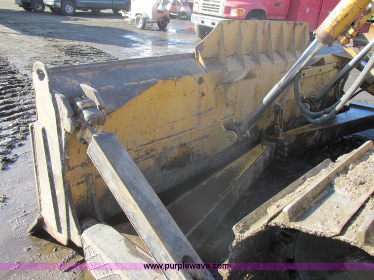 image for item E5307 1998 Caterpillar D6R LGP dozer