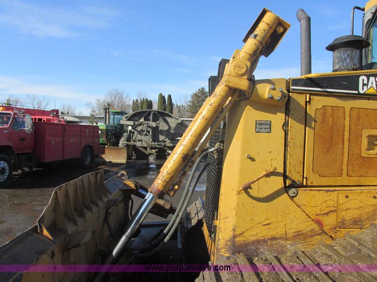 image for item E5307 1998 Caterpillar D6R LGP dozer