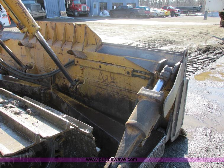 image for item E5307 1998 Caterpillar D6R LGP dozer
