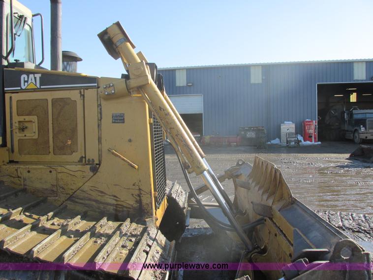 image for item E5307 1998 Caterpillar D6R LGP dozer
