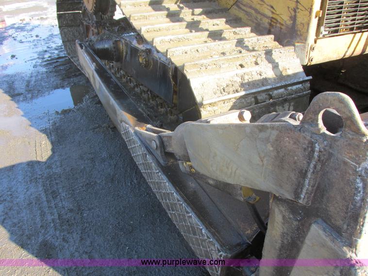 image for item E5307 1998 Caterpillar D6R LGP dozer