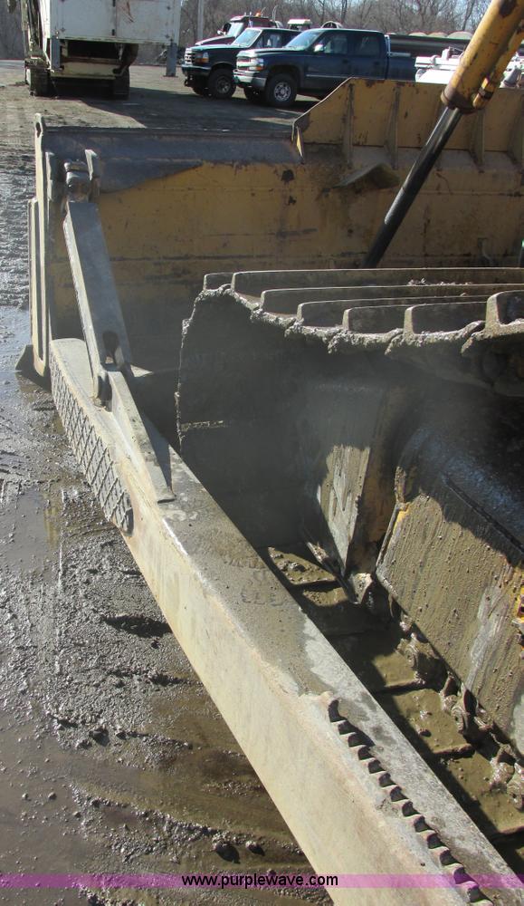 image for item E5307 1998 Caterpillar D6R LGP dozer