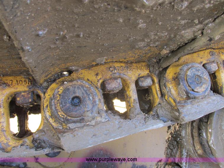 image for item E5307 1998 Caterpillar D6R LGP dozer