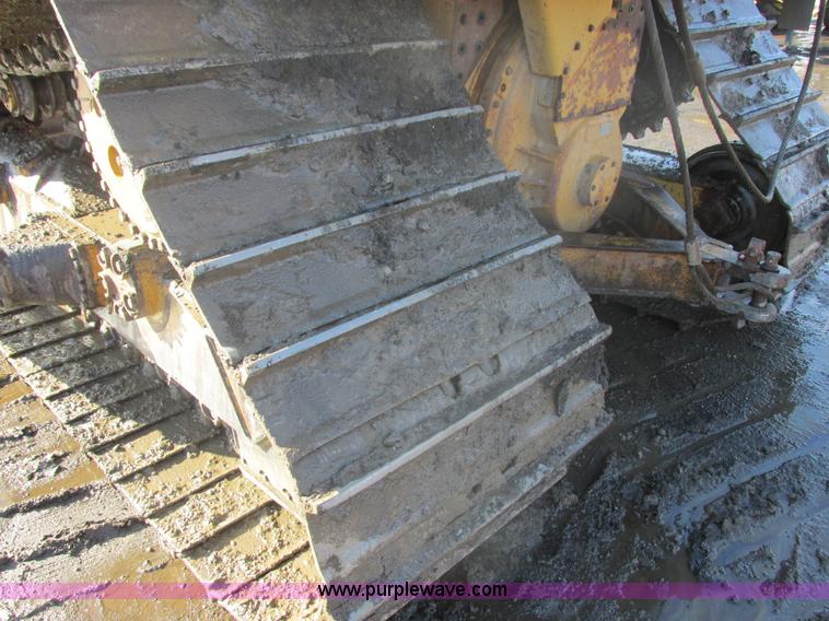 image for item E5307 1998 Caterpillar D6R LGP dozer