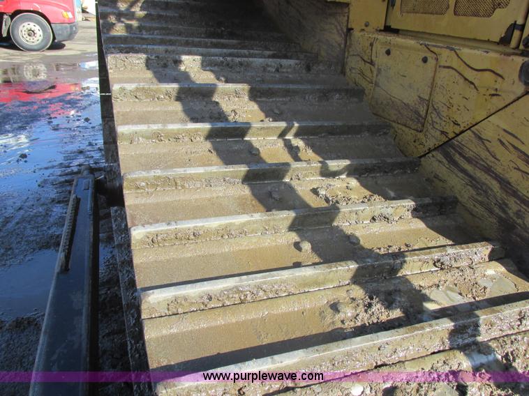 image for item E5307 1998 Caterpillar D6R LGP dozer