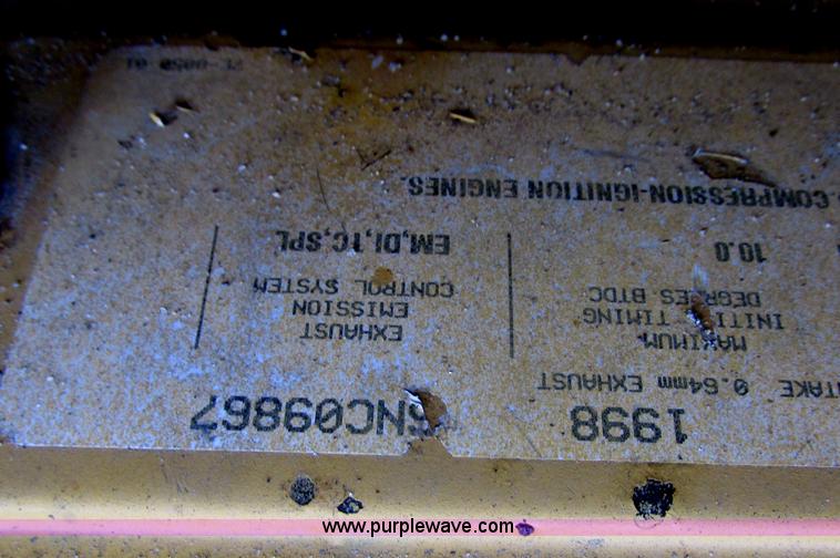 image for item E5307 1998 Caterpillar D6R LGP dozer