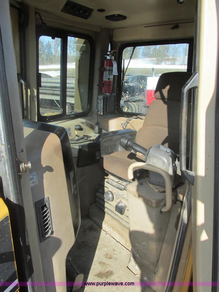 image for item E5307 1998 Caterpillar D6R LGP dozer