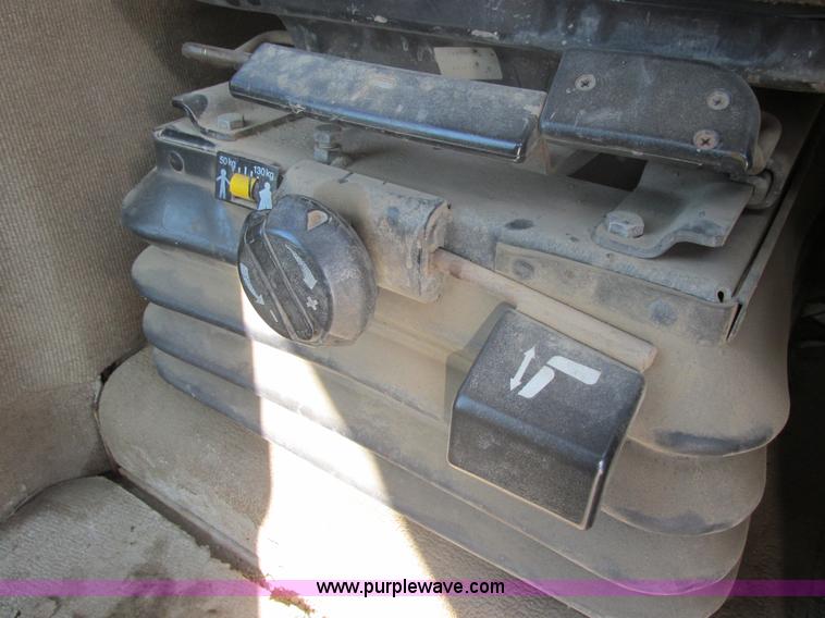 image for item E5307 1998 Caterpillar D6R LGP dozer