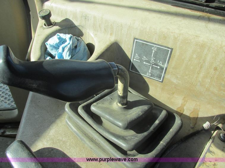 image for item E5307 1998 Caterpillar D6R LGP dozer