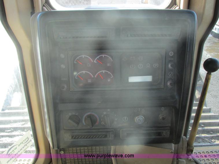 image for item E5307 1998 Caterpillar D6R LGP dozer