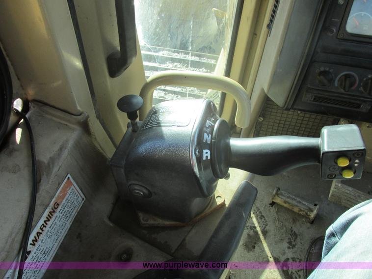 image for item E5307 1998 Caterpillar D6R LGP dozer