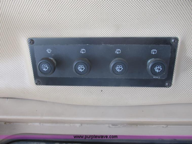 image for item E5307 1998 Caterpillar D6R LGP dozer