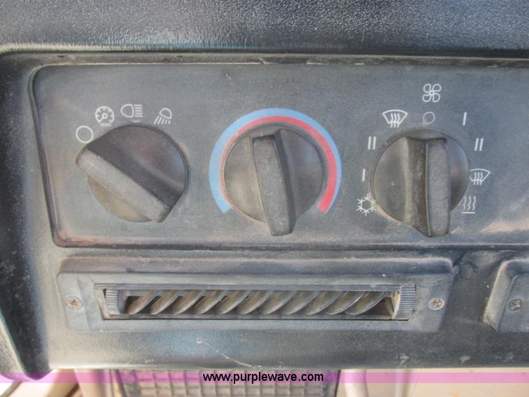 image for item E5307 1998 Caterpillar D6R LGP dozer