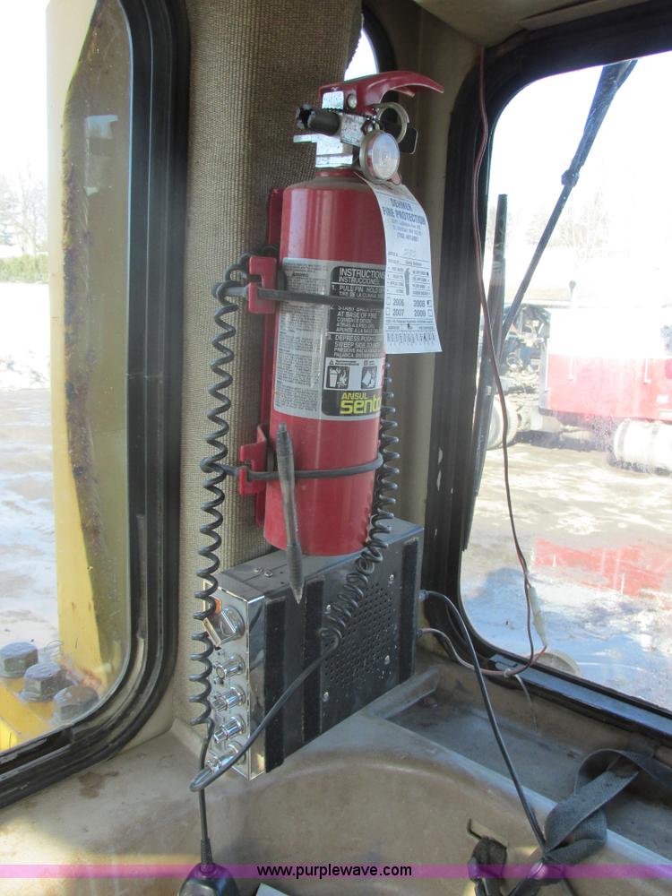 image for item E5307 1998 Caterpillar D6R LGP dozer